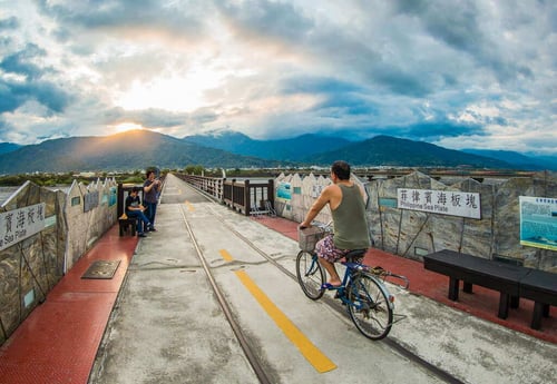 24. Go nightbiking on Yufu Bikeway