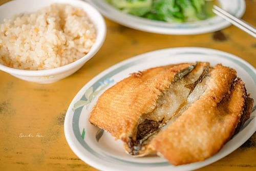 A Xing Shi Mu Yu serves a variety of milkfish dishes, a staple in Tainan’s culinary scene.