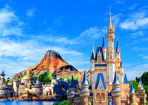 A shot of this popular attraction that is often featured in Japan travel blogs is to visit Tokyo Disneyland