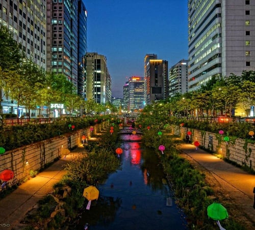 A view of the beautiful Cheonggyecheon Stream in downtown Seoul