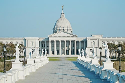 Chimei Museum features a wide range of art, musical instruments, weaponry, and natural history.