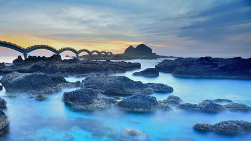 Coastline with the Sanxiantai dragon bridge in the background