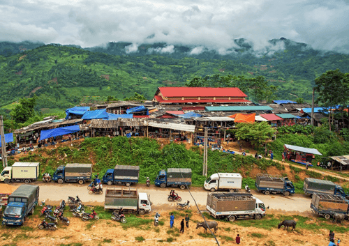 Coc Ly Market, a bustling weekly market in Sapa where diverse ethnic groups gather to trade goods.