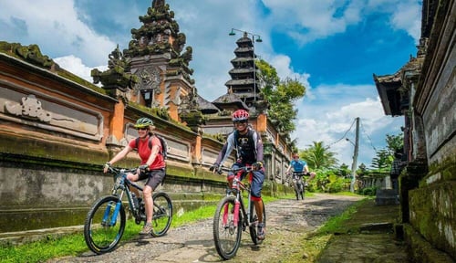 Cycling through Ubud_s countryside, one of the things to do for couples