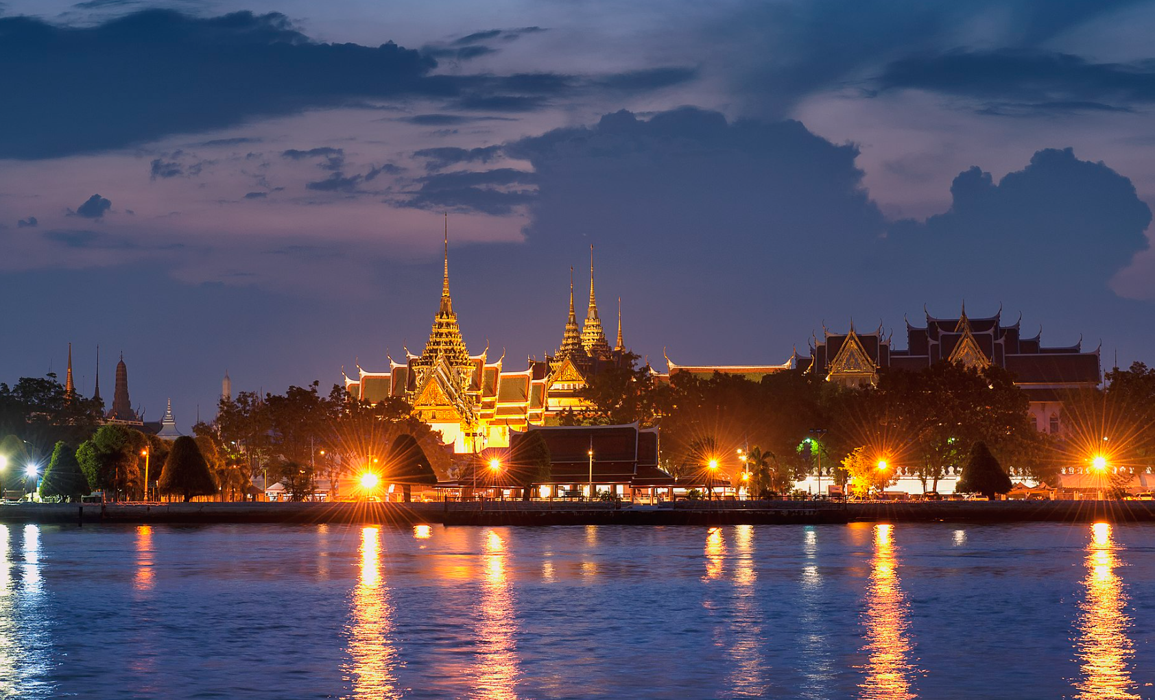 Discover the grandeur of the Grand Palace in Bangkok, a testament to Thailand_s rich history and culture.