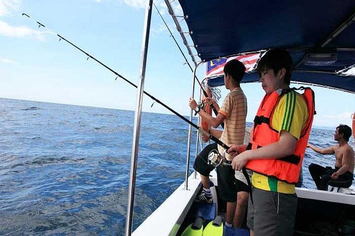 Embark on a nighttime fishing excursion along the coast of Miri with local fishing charters