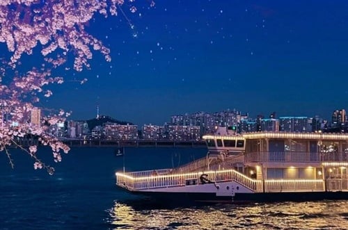 Evening cruise on the Han River in South Korea