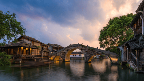 Evening view of the Hangzhou Grand Canal