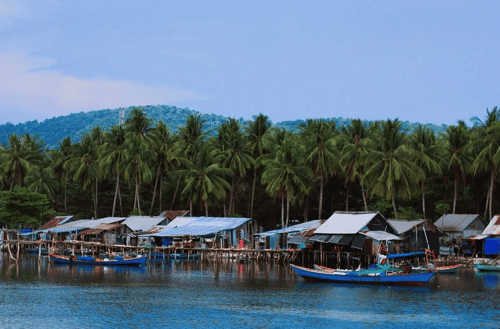 Explore the unique floating villages in Phu Quoc, a cultural experience and a must-do for understanding local life and traditions in Vietnam.