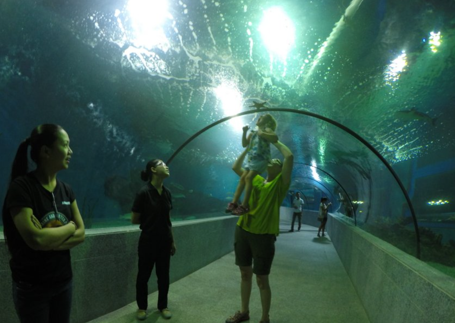 Family bonding by visiting Oceanarium attraction in Boracay