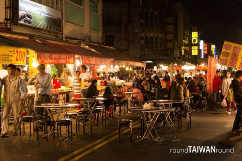 Food stalls and outdoor seats at the Taitung Night Market in Taiwan