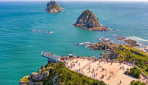 Oryukdo Skywalk, a thrilling tourist attraction in Busan