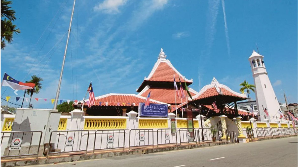 Outside the Kampung Hulu Mosque Melaka, a historical attraction