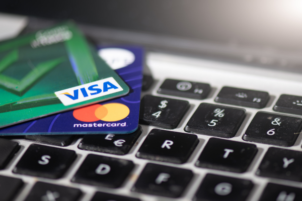 difference between visa and mastercard - universal features