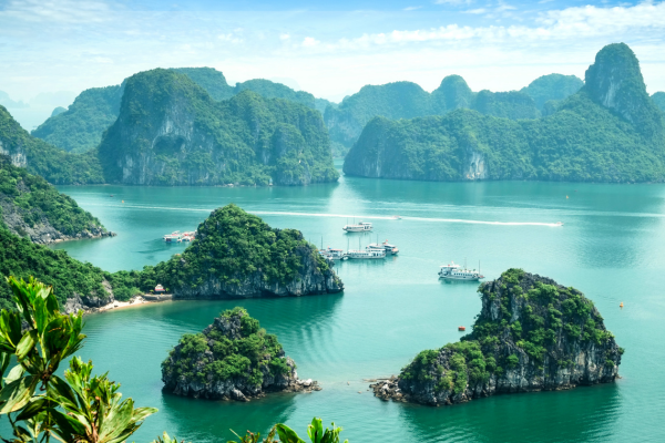 vietnam travel guide - halong bay