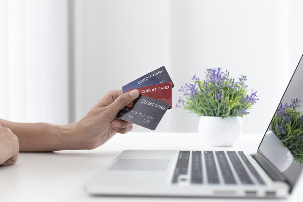 cashback vs rewards credit card - factors to consider when choosing