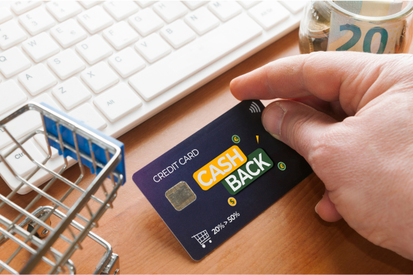 cashback vs rewards credit card - cashback advantages, disadvantages, options