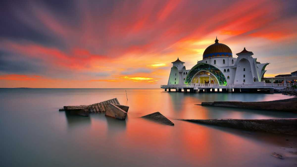 Popular attraction, the Malacca Straits Mosque at sunset