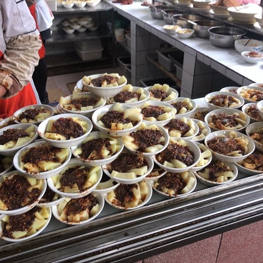 Relish in the food at Dongzi Kouzhang Lao’er Liangfen, a must-visit for authentic Chengdu street food