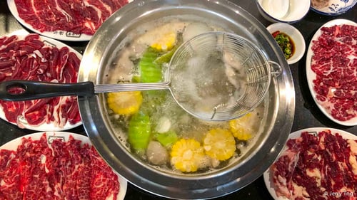 Savouring beef hotpot at Shantou Baheli Haiji Beef Restaurant is a top thing to do in Shenzhen.