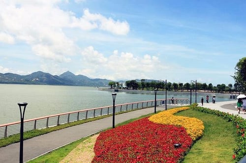 Shenzhen Bay Park is a relaxing tourist spot.