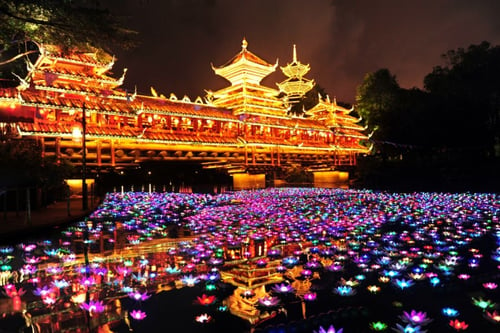 Splendid China Folk Park is one of the popular theme parks in Shenzhen.