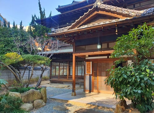 Sujeong (Jeongrangak), a popular tourist attraction in Busan