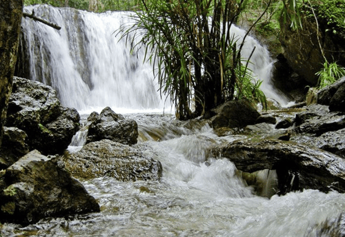 Suoi Tranh Waterfall, a natural wonder and a popular attraction in Phu Quoc for nature lovers.