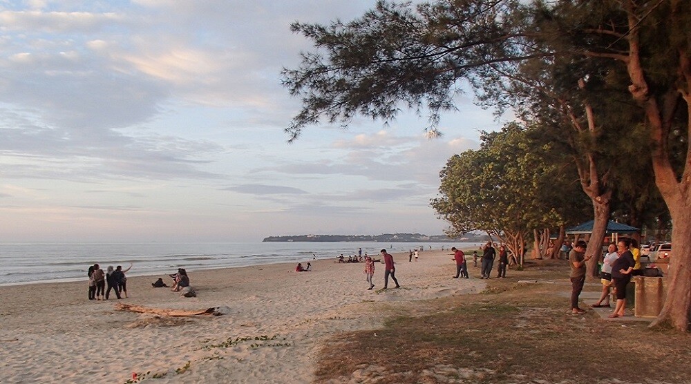 Take a leisurely walk along the Luak Bay Esplanade and enjoy the sea breeze
