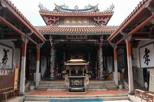 The Grand Mazu Temple was previously Prince Ning Jing‘s Mansion before being converted by the Qing court.