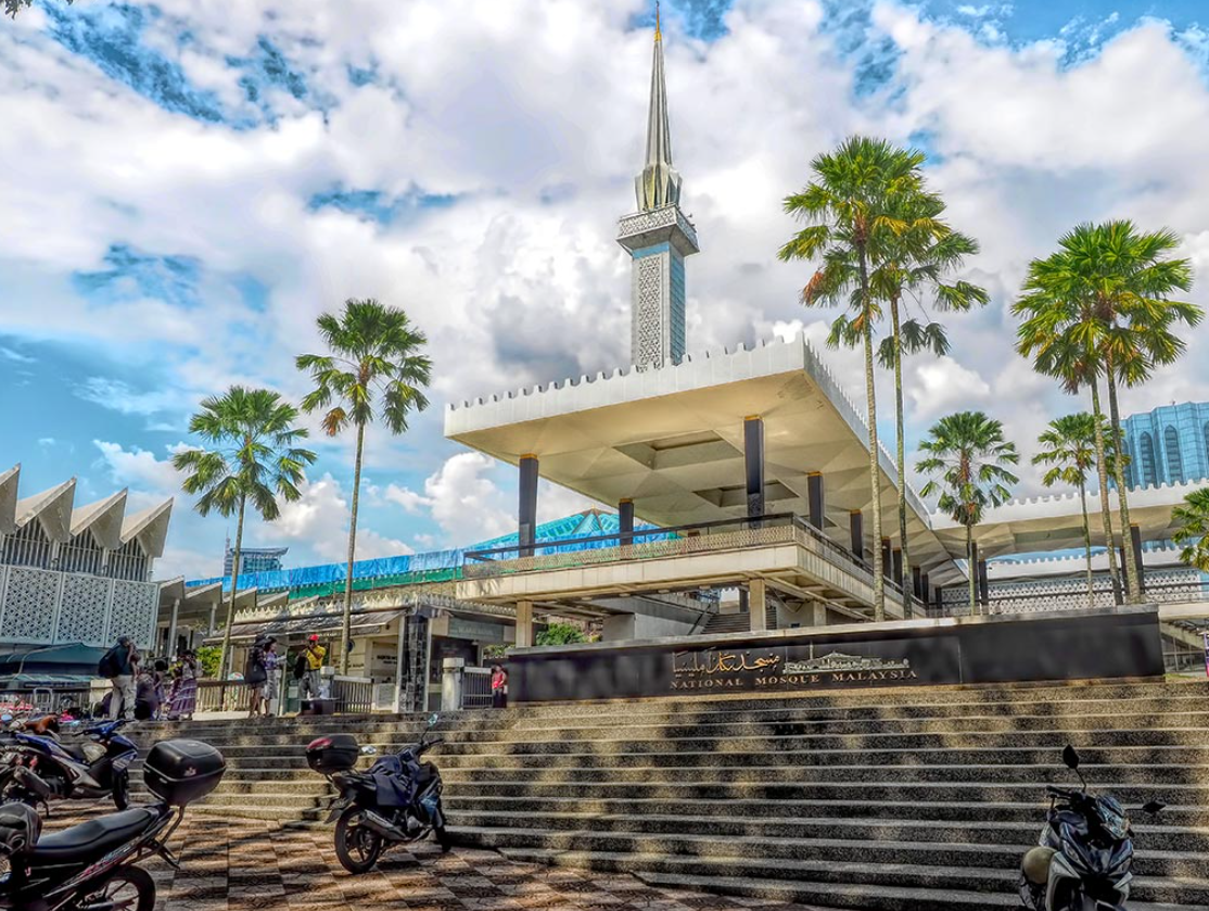 Tourists visiting National Mosque of Malaysia as one of the things to do in KL this weekend