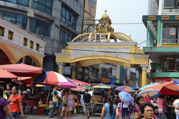 tiangge in the philippines - quiapo market