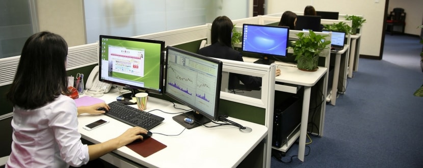 office ladies working with computers - SingSaver