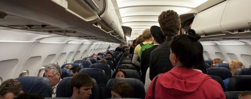 passengers queuing to get off the plane