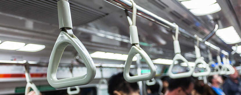 Display of hand holders in the train - SingSaver