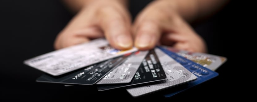 how many credit cards should singaporeans own