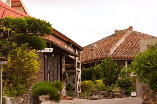 entrance to yachimun no sato, okinawa’s pottery village