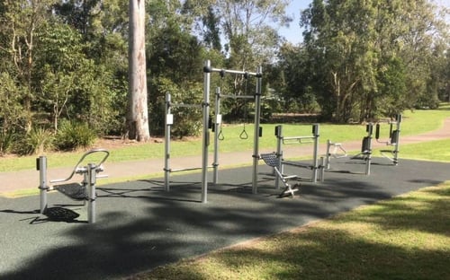 exercising at broadwater parklands is one of the great things to do in gold coast for tourists on a budget