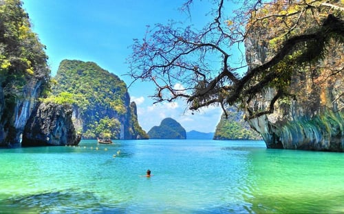 hong islands, a tourist attraction in krabi