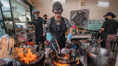 jay fai cooking for tourists, a major culinary attraction