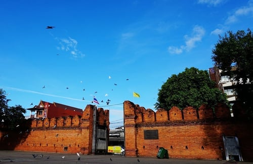 tha phae gate, a tourist attraction in chiang mai