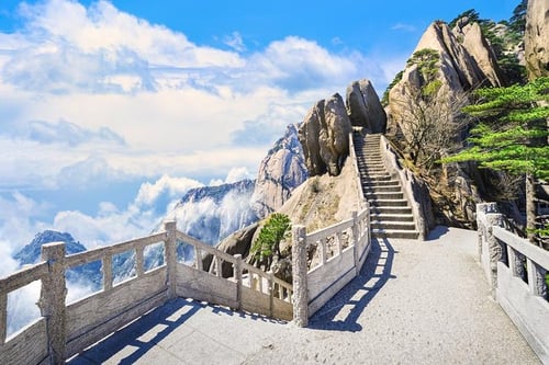 the uneven huangshan trail