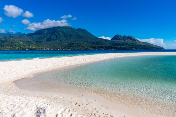 tourist destinations in the Philippines - white island, camiguin