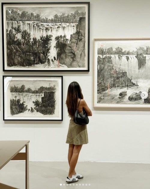 tourist doing cool things to do in taipei fine arts museum