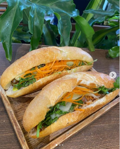 what to eat and do in hanoi bahn mi 25